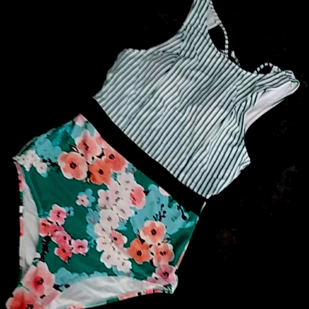 Brand new Cupshe Striped Floral